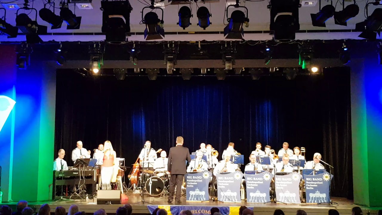 Stefanie Hertel und die Big Band des Bundespolizeiorchesters Berlin