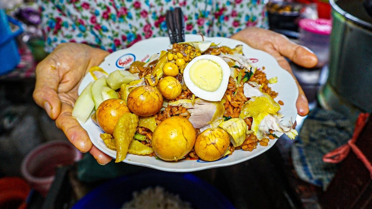 Buka Pagi Hari! Keahlian Kakak yang Luar Biasa dalam Memasak Nasi Goreng Jawa - Makanan Indonesia