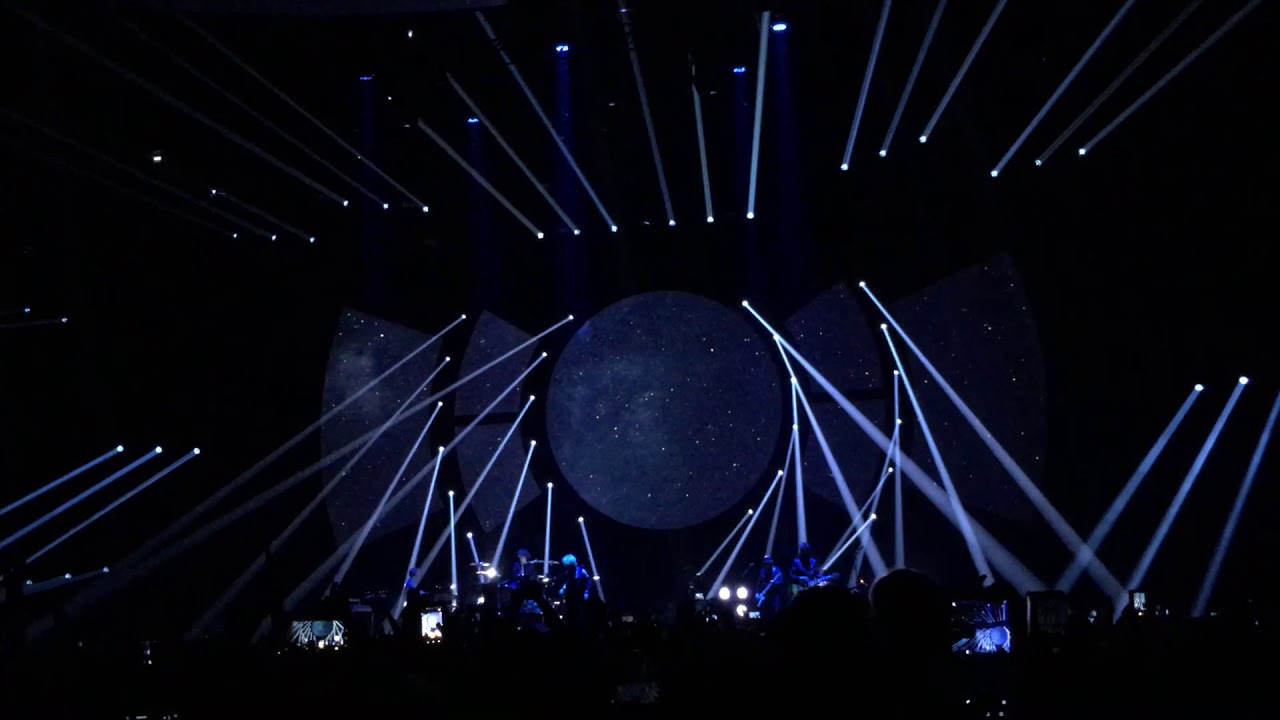 Indochine - Intro + Black Sky -  Strasbourg II 01.12.2018 13Tour
