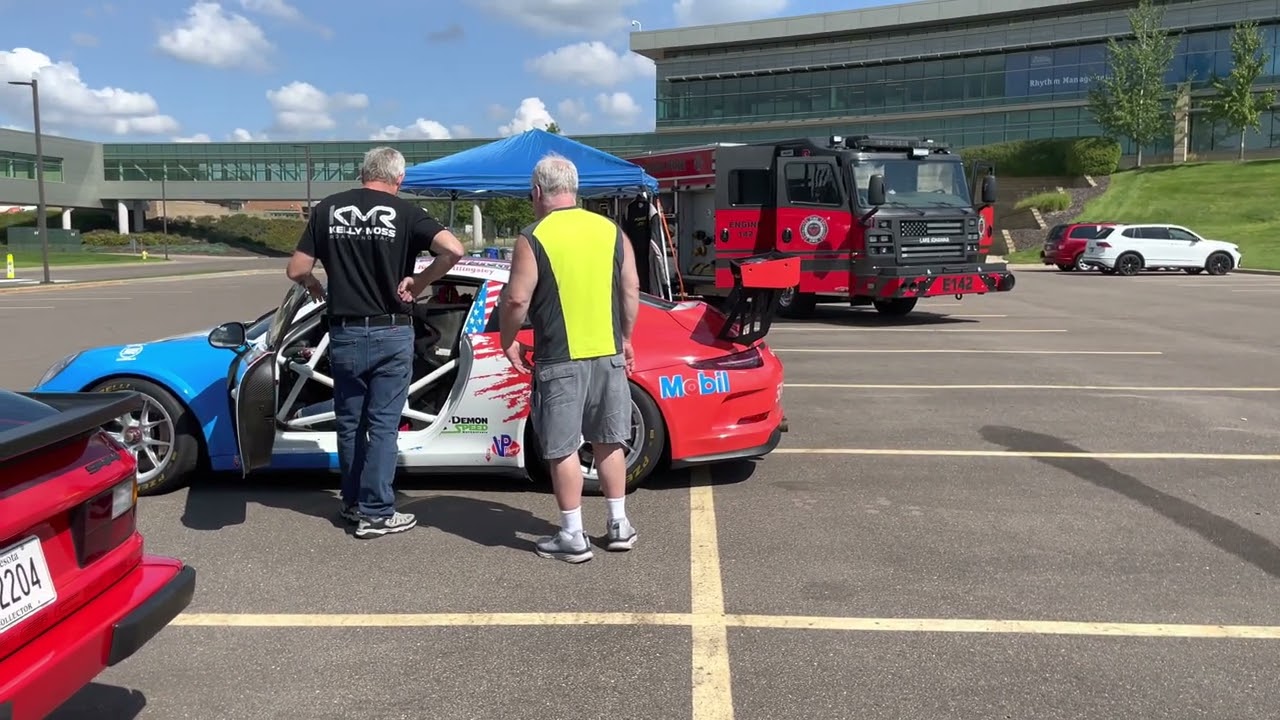 Porsche 911 991.2 gt3 cup car idle and revs! Loud boxer 6 sounds!