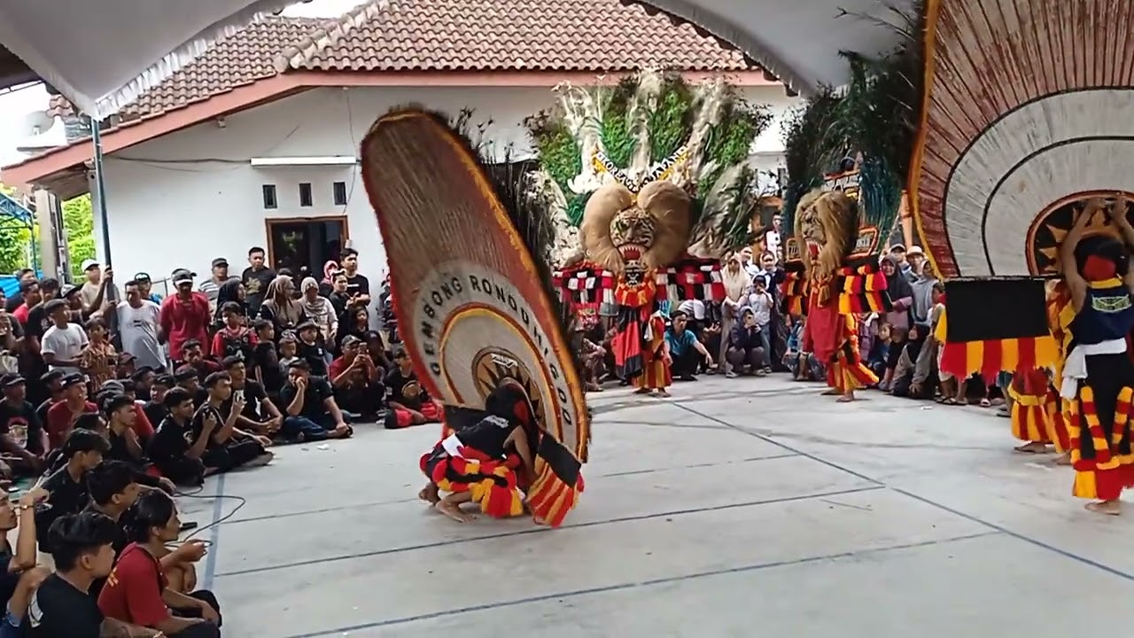 REOG PONOROGO ADU SOLAH EMPAT PEMBARONG MUDA