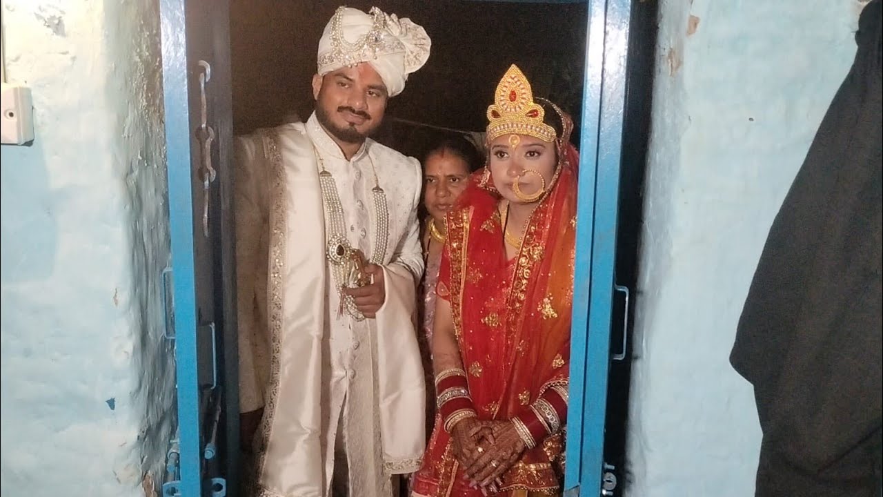 दुल्हन की विदाई हो गई मेरे ना होने का उठाया फायदा खाया मस्त मस्त चीज 