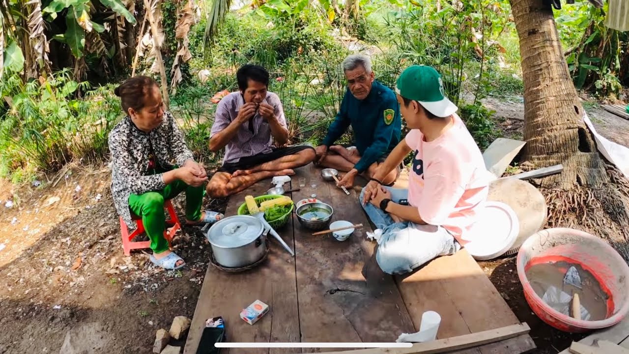 Chiều Ra Sau Hè Nấu Lẩu Gà Lai Rai Bàn Chuyện Thế Giới