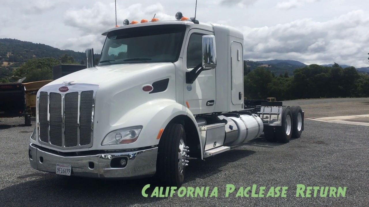 Used 2015 Peterbilt 579 FlatTop Sleeper Lease Return For Sale / Chartertrucks.com - u11282