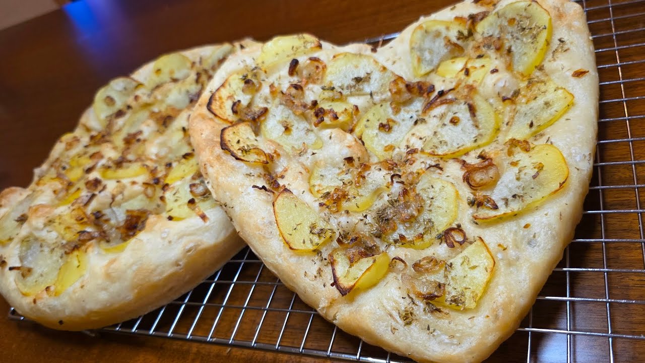 FOCACCIA PATATE E CIPOLLA 