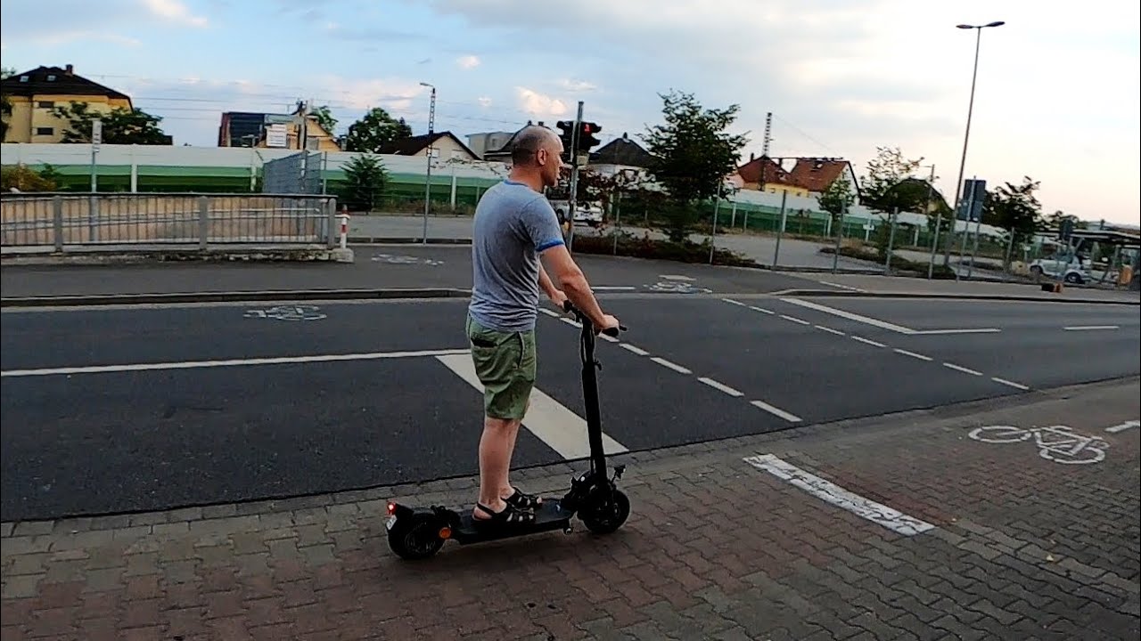 E-Scooter Blu:s Stalker XT950 - ich fahre durch die Stadt und lerne langsam das Ger&auml;t kennen 🛴