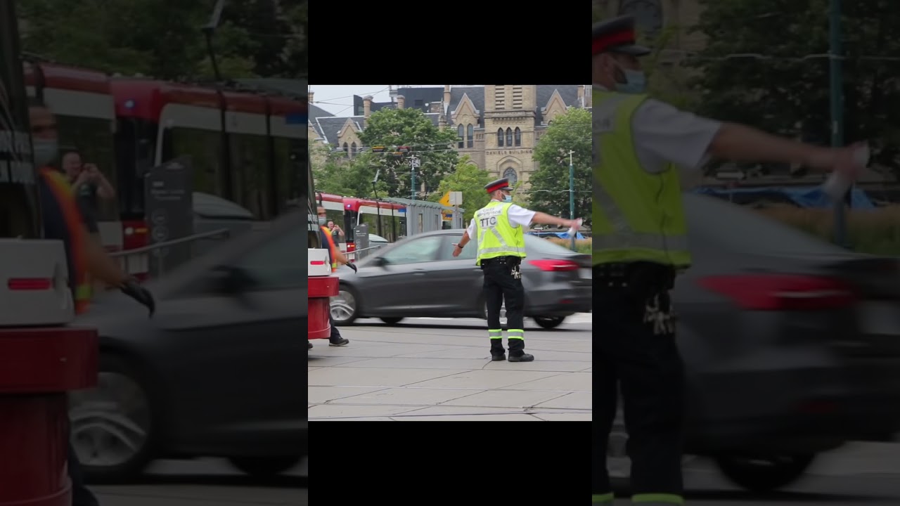 #Toronto Streetcars Collide💥 #TTC #streetcar #transit #crash #shorts #publictransit #urbandigest