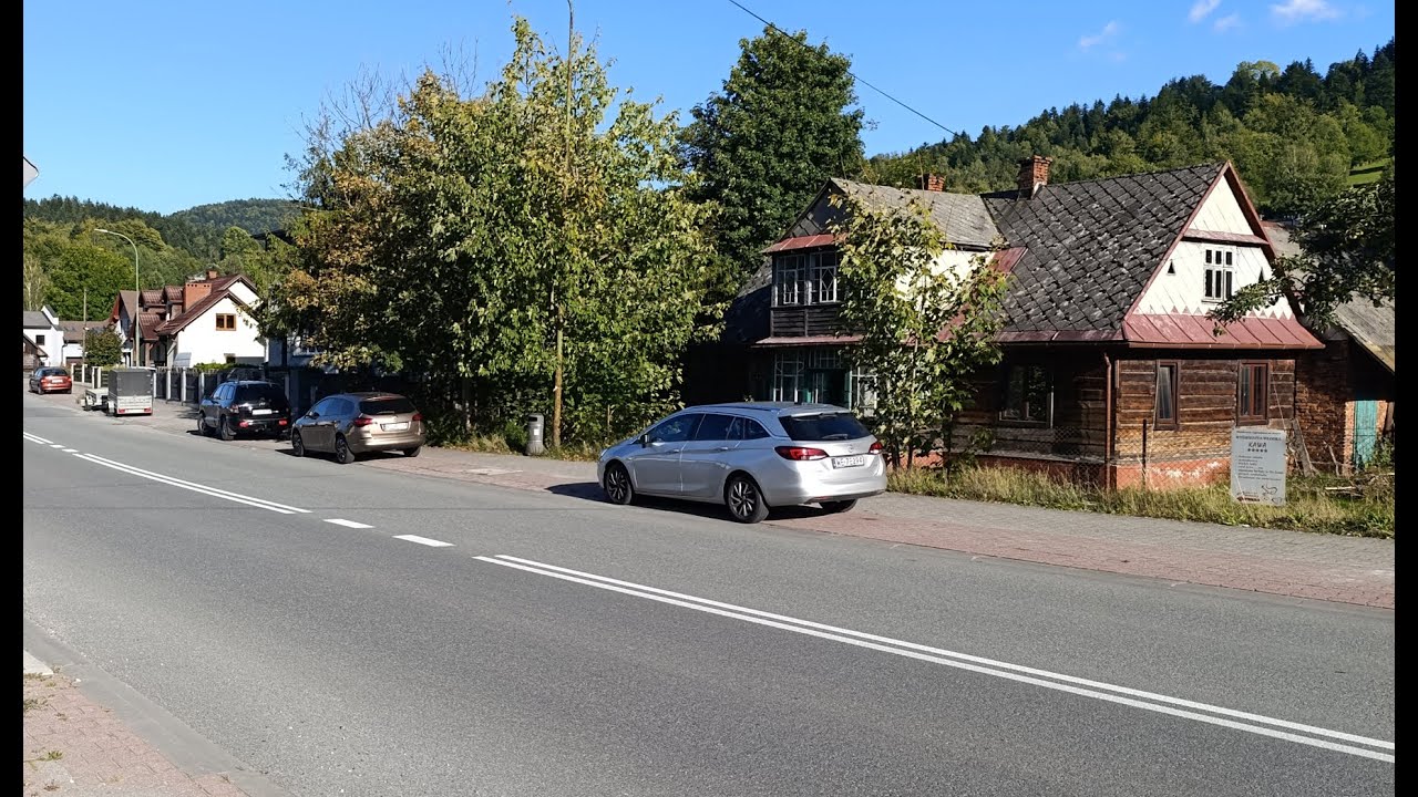 Sprzedam ZABYTKOWY dom w centrum Szczyrku, przy gł&oacute;wnej drodze, obok wyciągu narciarskiego, PARKING
