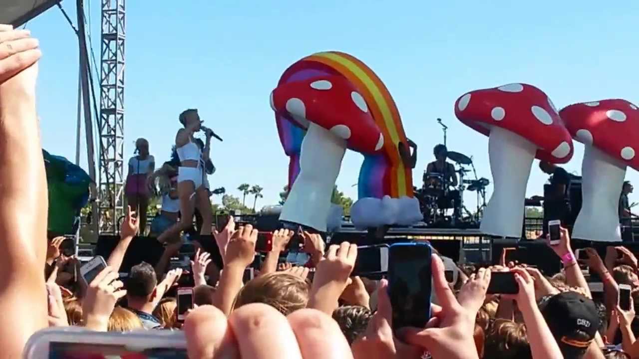 Miley Cyrus iHeartRadio 2013