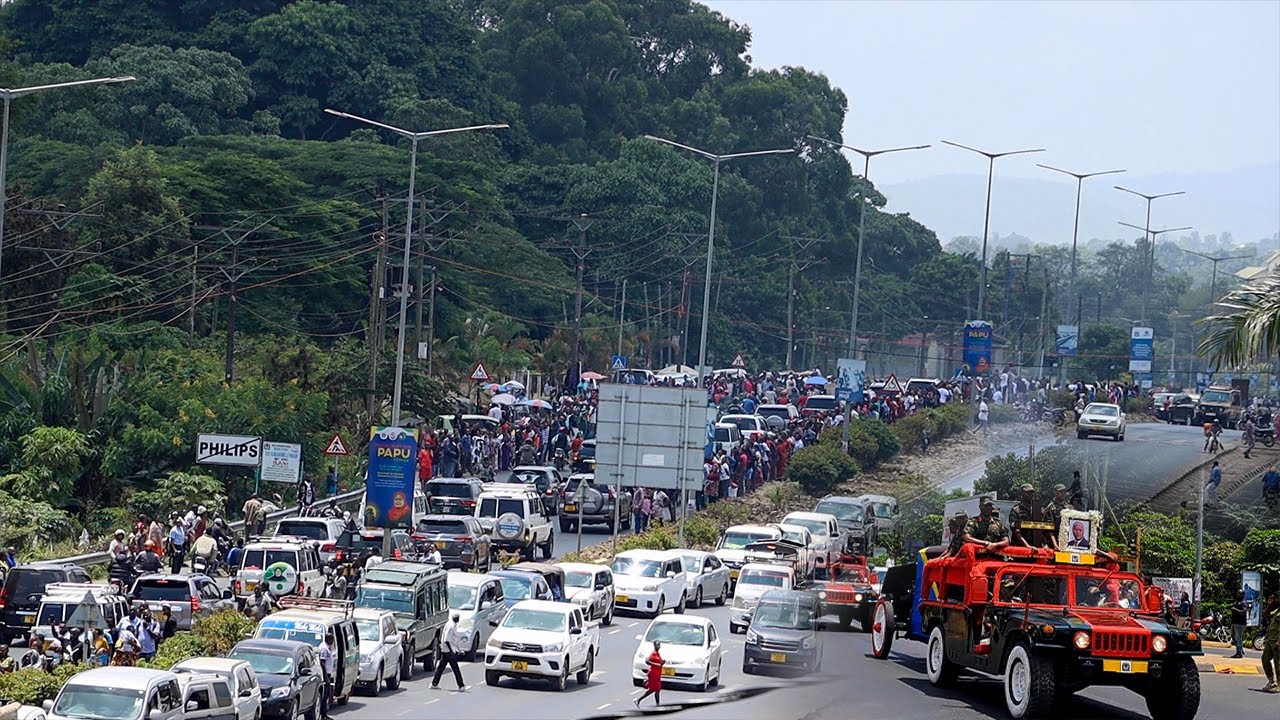 HD VIDEO UMATI WA WATU ULIVYOKITOKEZA ARUSHA KUUPOKEA MWILI WA EDWARD LOWASA ENEO LA PHILIPS