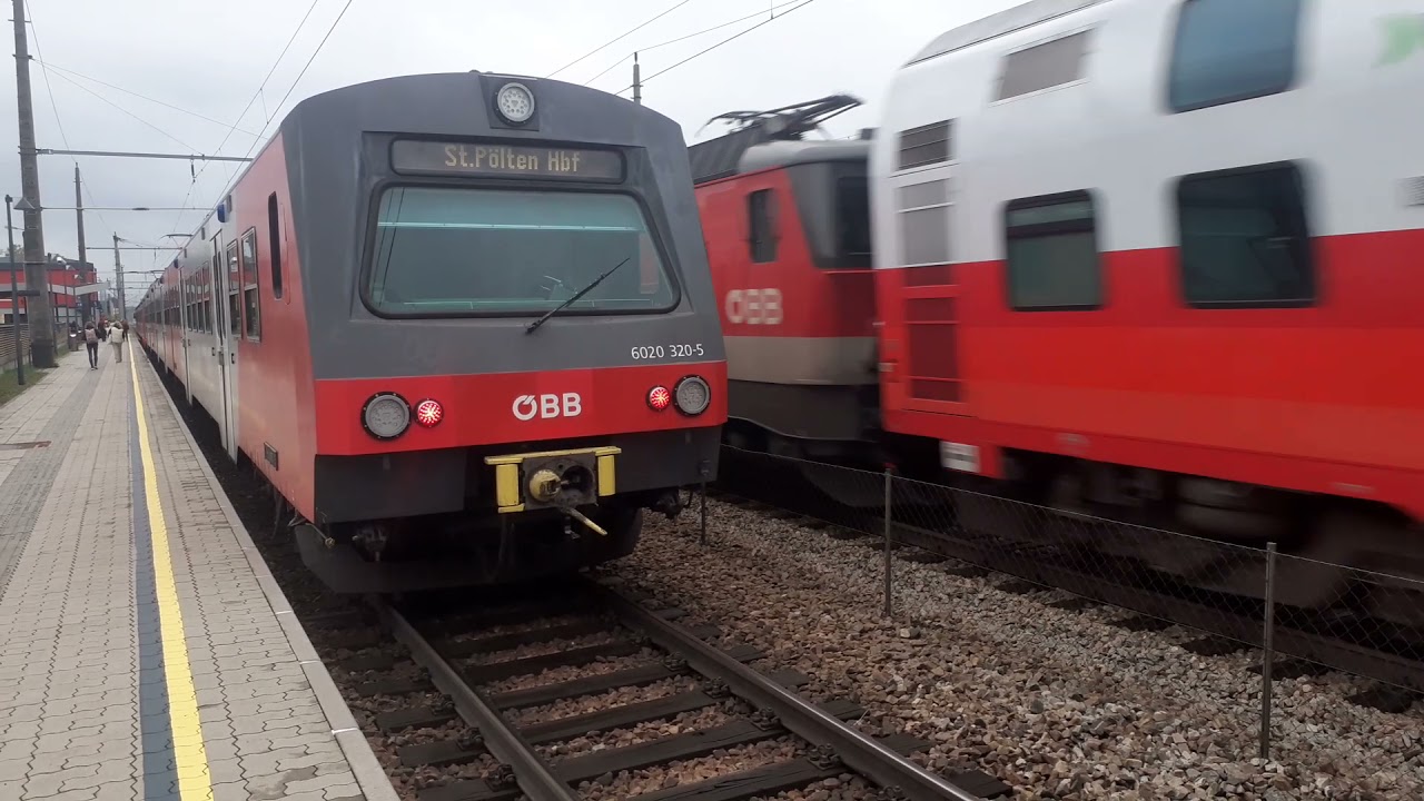 Bunter ÖBB 4020 und Zugverkehr in Klosterneuburg Weidling Bahnhof.