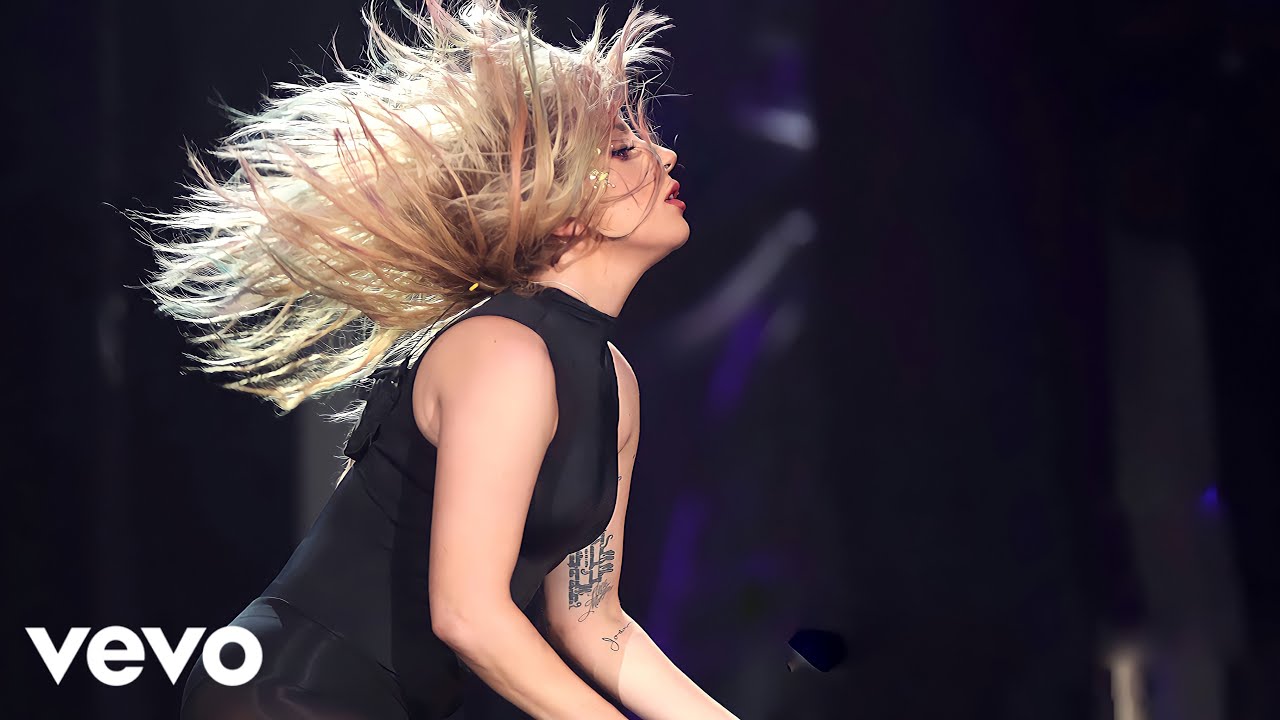 Lady Gaga - Just Dance (Live at Coachella 2017) Legendado