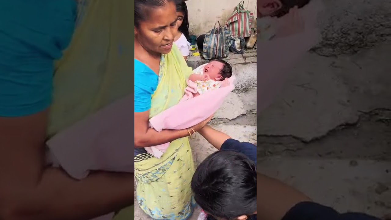 আমাদের বাড়িতে নতুন সদস্য এসেছে। আশীর্বাদ করো তোমরা বন্ধুরা।