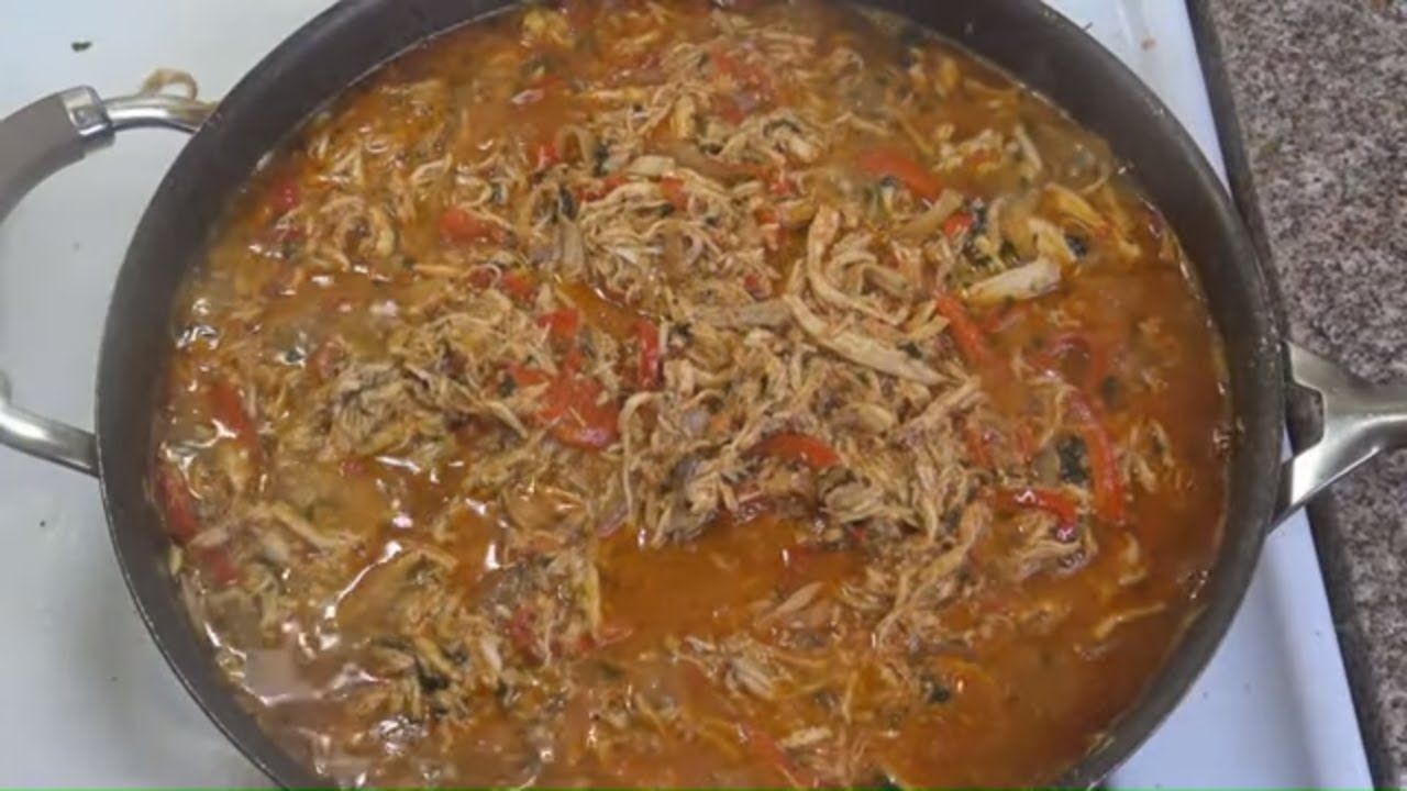 Rico pollo desmenuzado Nicaraguense con muchos vegetales