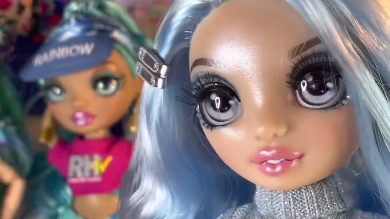 Gabriella Icely opening and review. Ice themed rainbow High doll!
