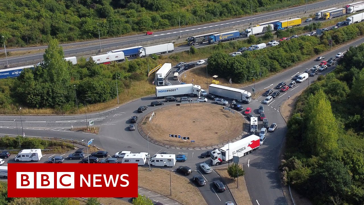 Eurotunnel travellers facing third day of delays - BBC News