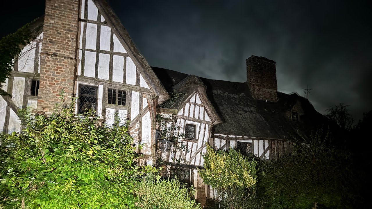 ABANDONED 600 YEAR OLD THATCHED MANOR HOUSE| I HAD TO GO BACK 