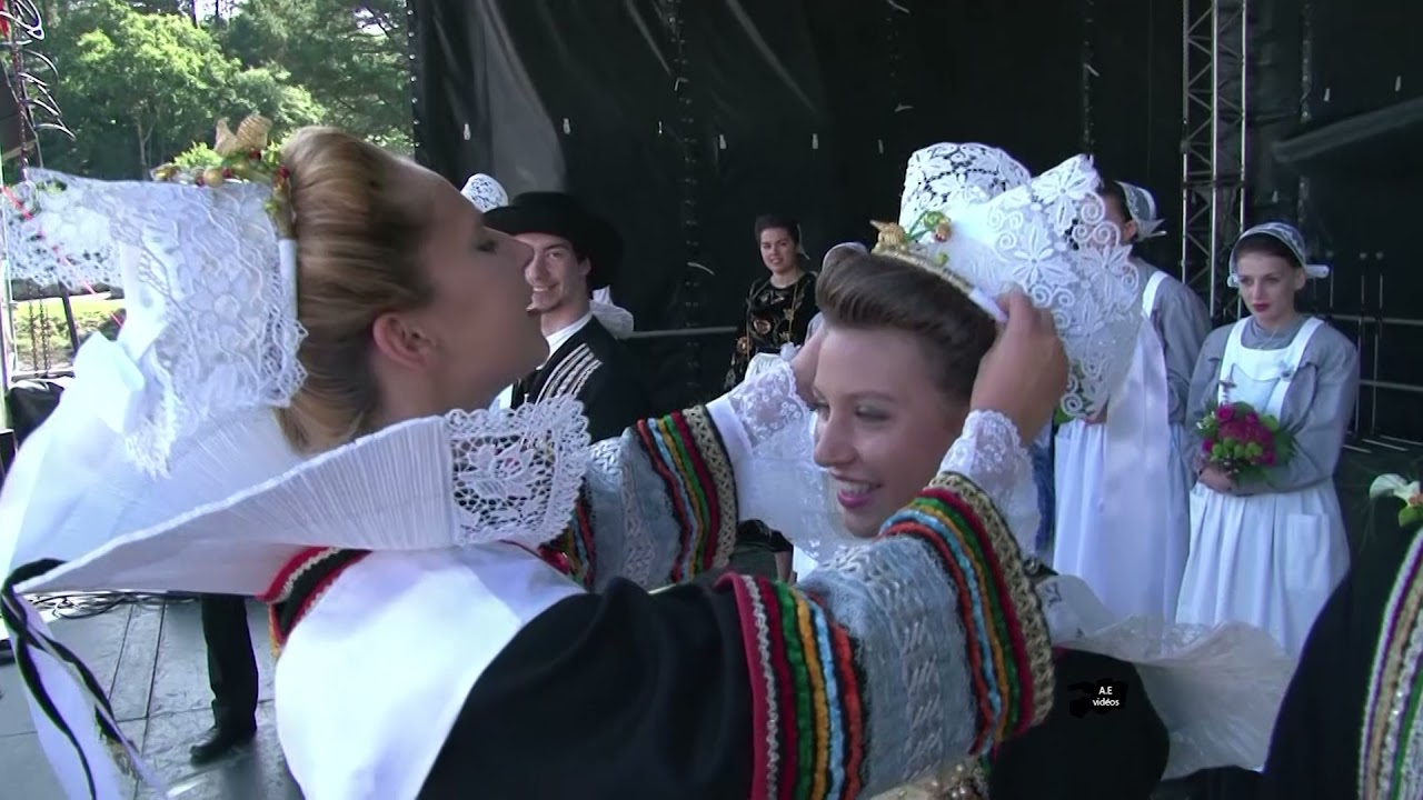 coiffes et costumes Pays de l'Aven Vidéo de Bretagne