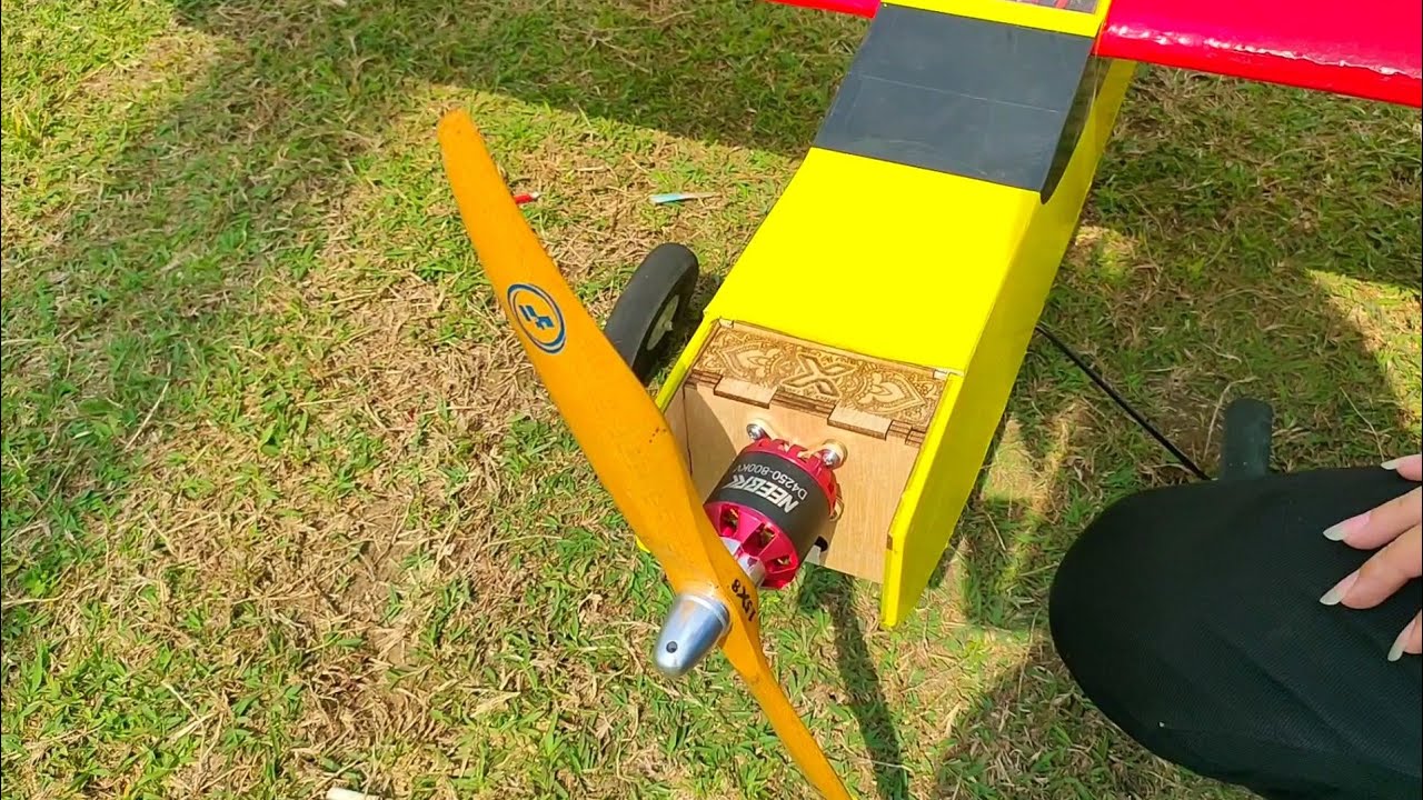 RIVIEW BRUSHLESS BARU DI PESAWAT RC TRAINER WS 150 CM 4250/800 KV