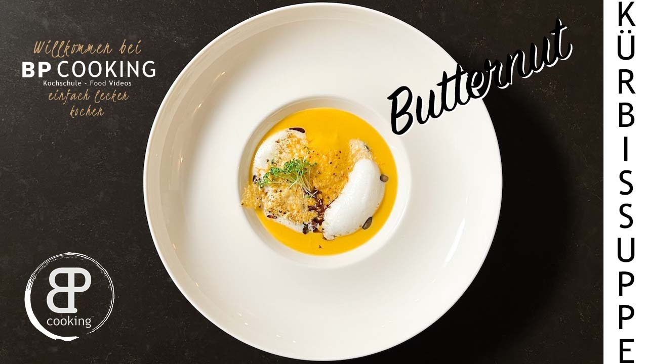 Butternut Kürbissuppe, mit Parmesan und pochiertem Ei. Die etwas andere Suppe aus dem Herbstgemüse