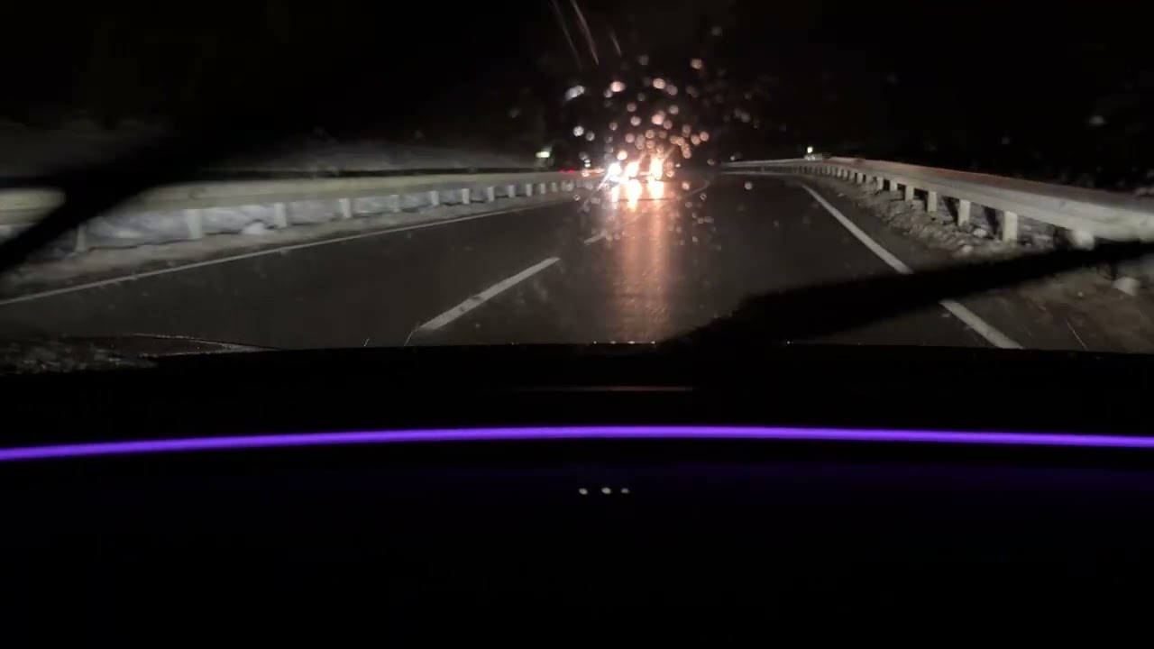 #tesla Matrix-LED im Tesla Model 3 Highland – Ausleuchtung & Verhalten bei Regen