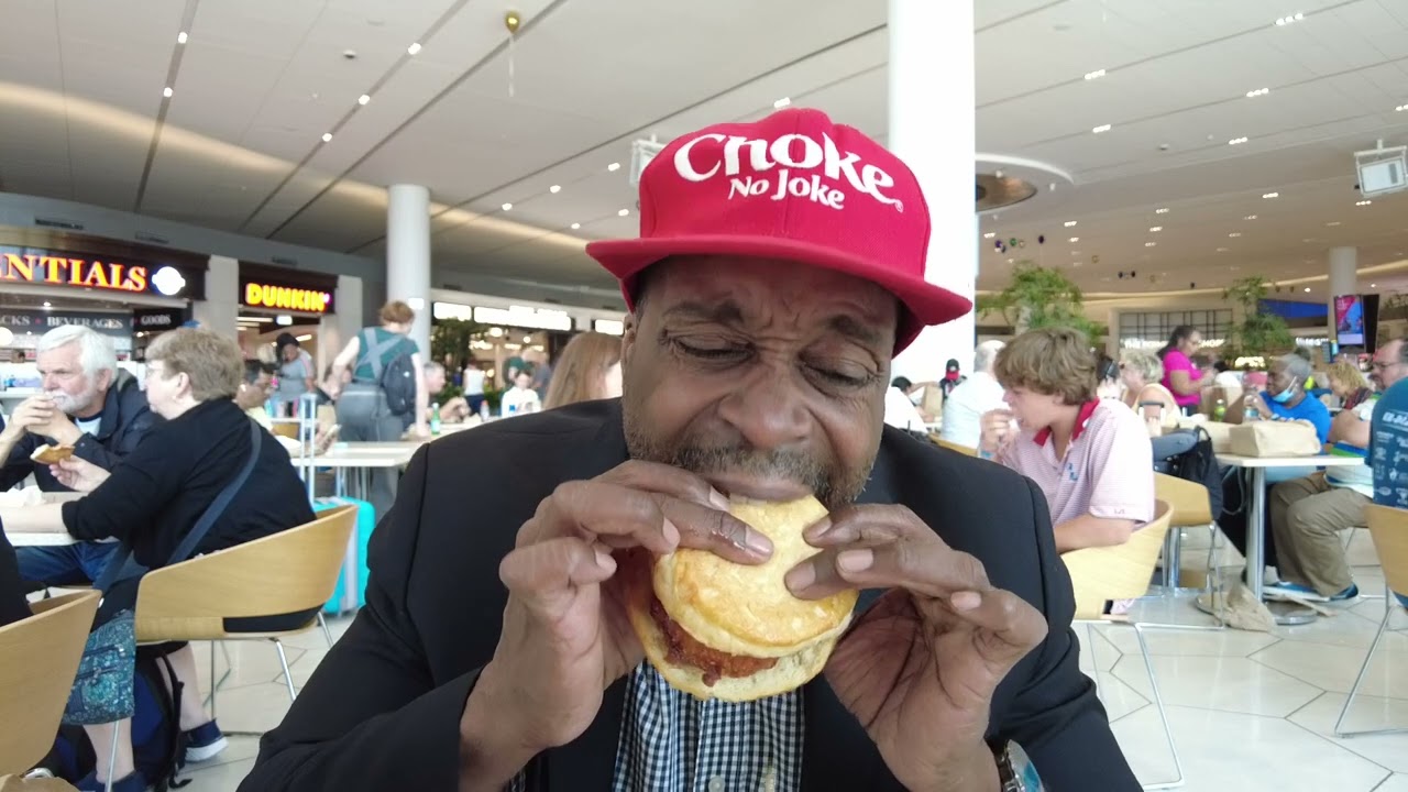OMG! LAGUARDIA AIRPORT HAS THE BEST CHICKEN SANDWICH! - CHOKE NO JOKE LIVE