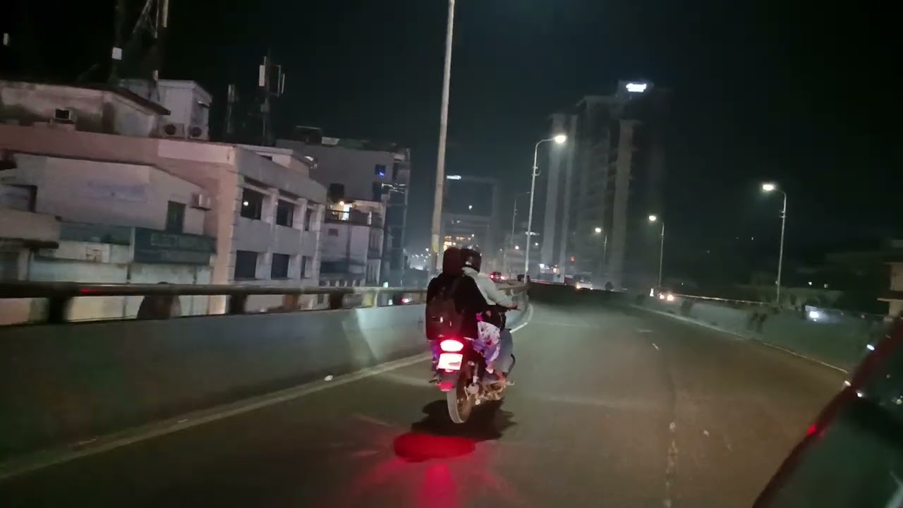 গুরুত্বপূর্ণ কাজের উদ্দেশ্যে বের হয়ে চোখের সামনে একটা ঘটনা ব্লক টা দেখেন প্লিজ 