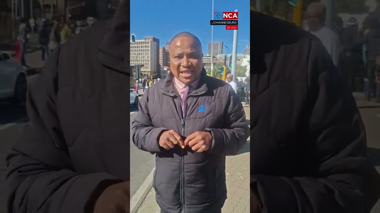Жители Йоханнесбурга протестуют из-за закрытой стоянки маршрутных такси в Ньютауне