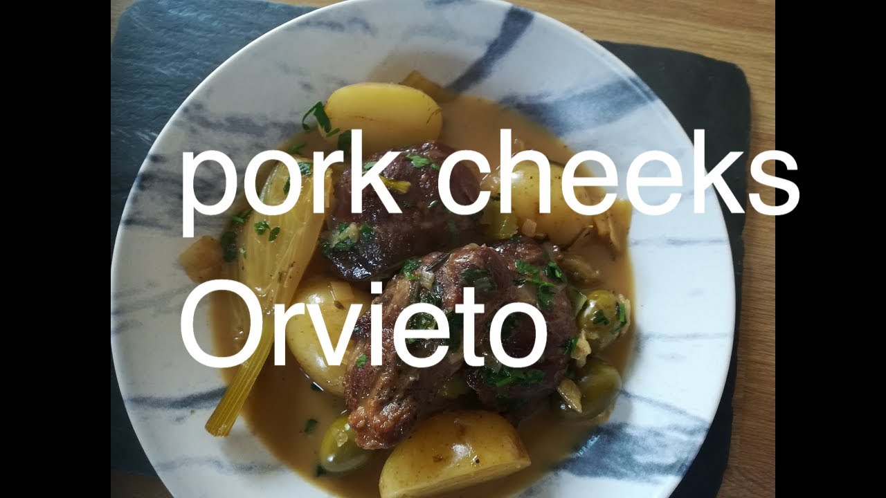 How to make Pork cheeks Orvieto, a classic Italian recipe with fennel and olives