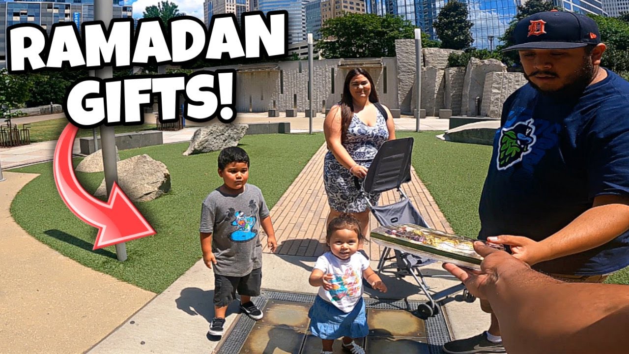 Muslim Giving Families Ramadan Gifts!