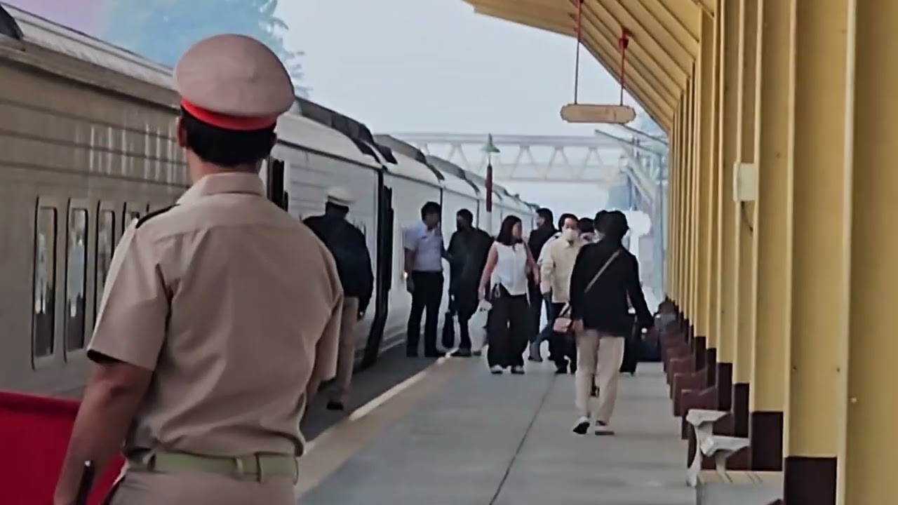 ประกาศแมนนวล รถด่วนพิเศษทักษิณารัถย์ 32 จอดบ้านโป่ง  Special Express train 32 