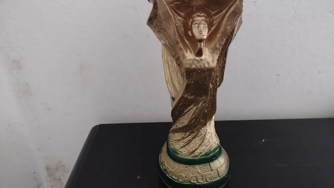 replica de la copa del mundo echa yeso les gusta dejemen su opinión en la caja de comentarios
