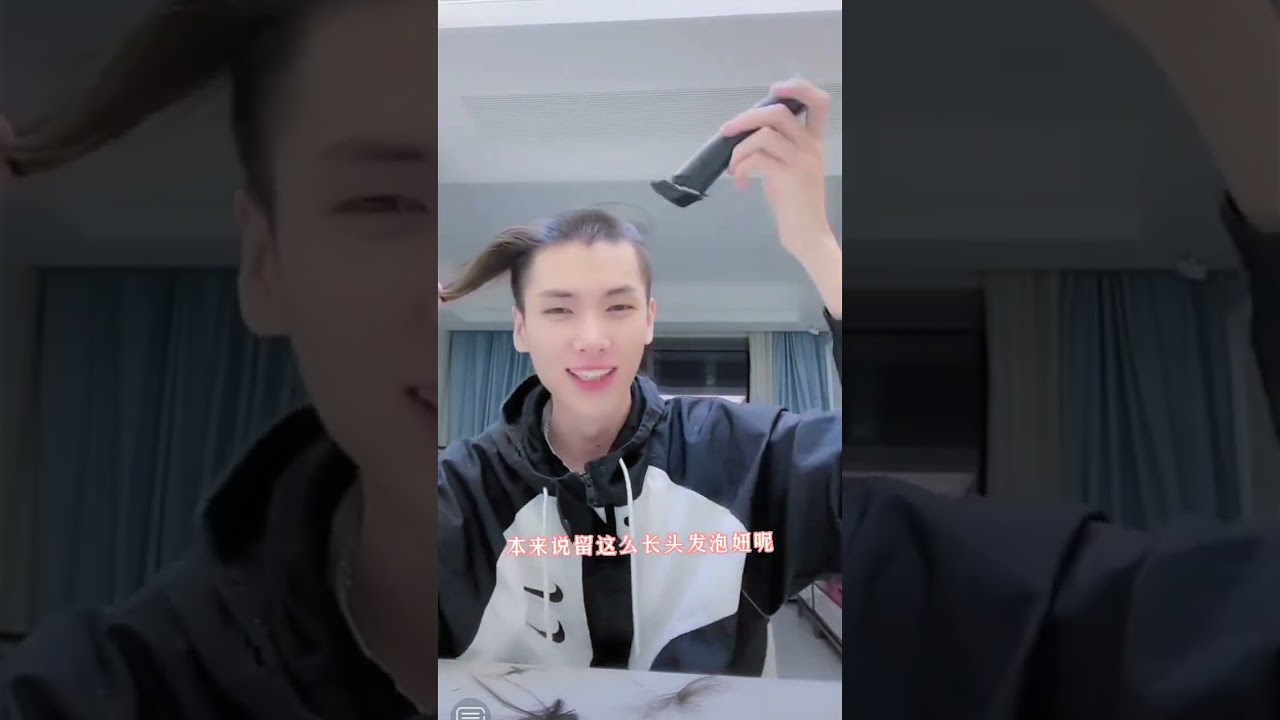 长发剃光头的男生