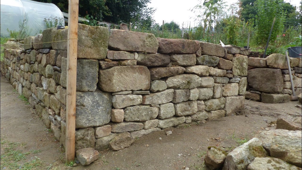Construire un mur en pierre sèche  (Préparation) partie 1