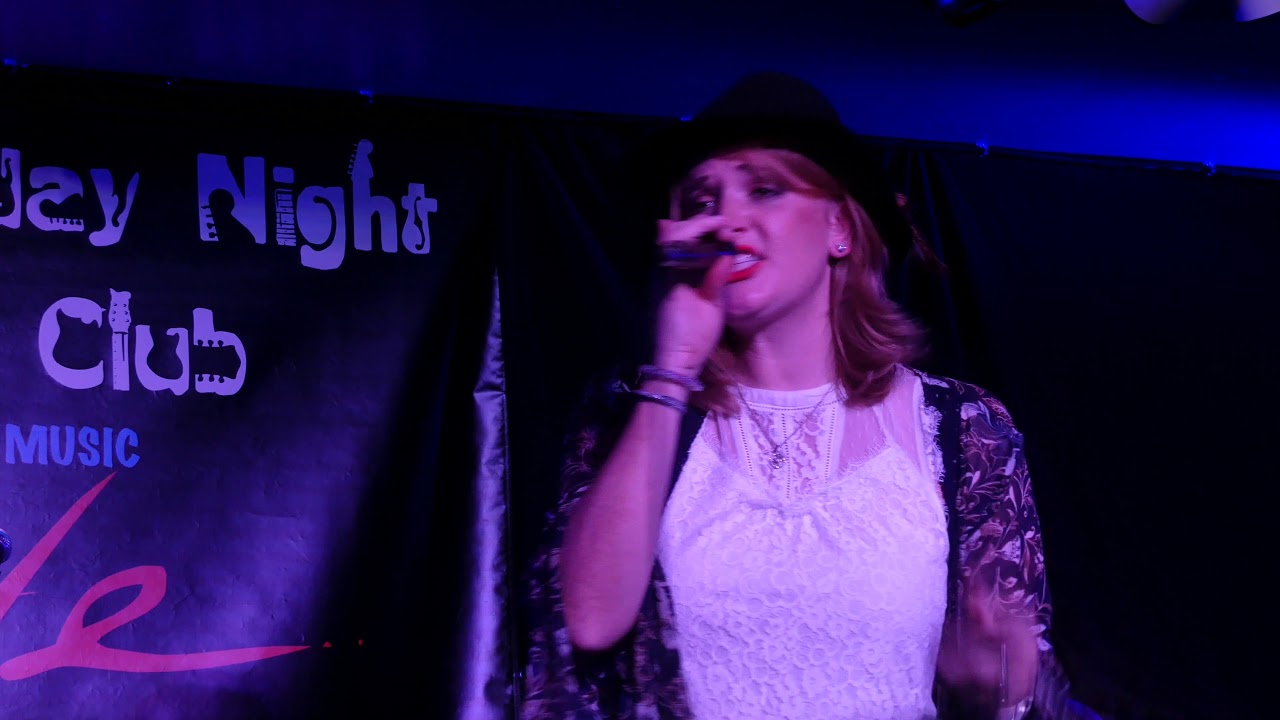 Elles Bailey - 