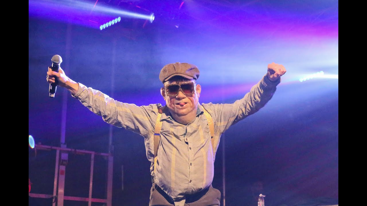 Boer Harm en Poar Neem'n treden op bij bevrijdingsfestival Apeldoorn.
