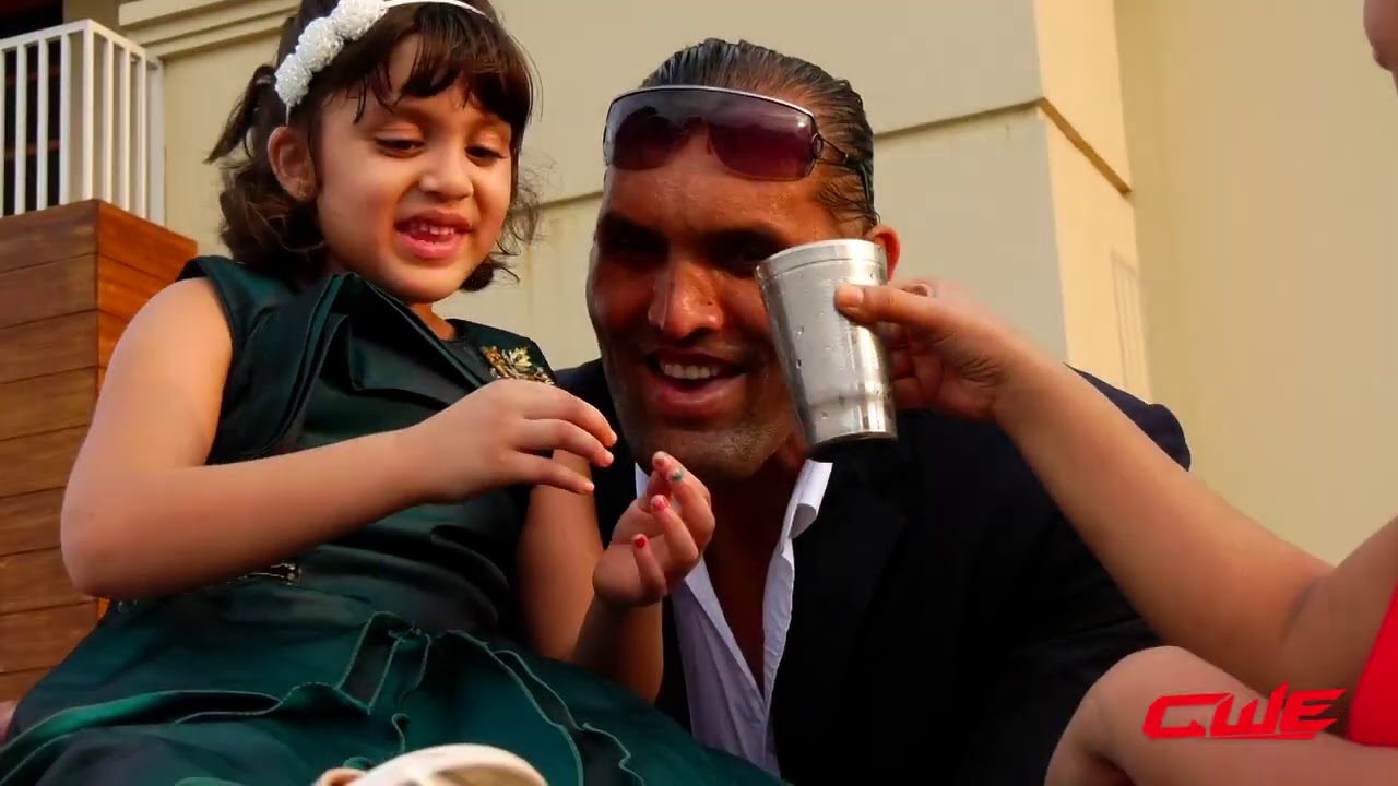 CWE | The Great Khali and Daughter having their photo-shoot