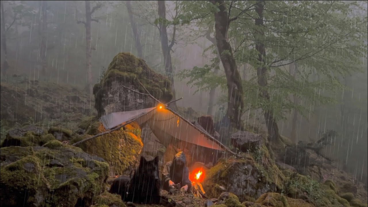 Caught in a Thunderstorm Under the Rocks - Survival in Heavy Rain