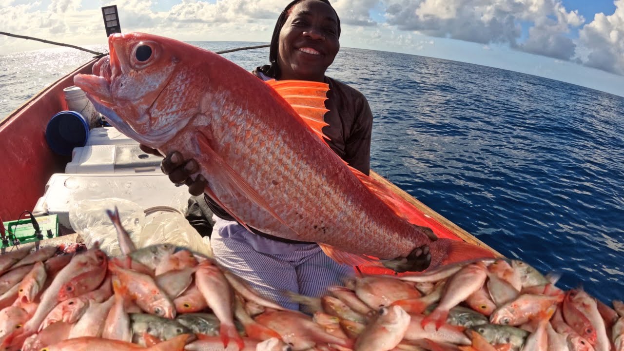 LARGEST QUEEN SNAPPERS ON RECORD CAUGHT BY A FEMALE CAPTAIN 