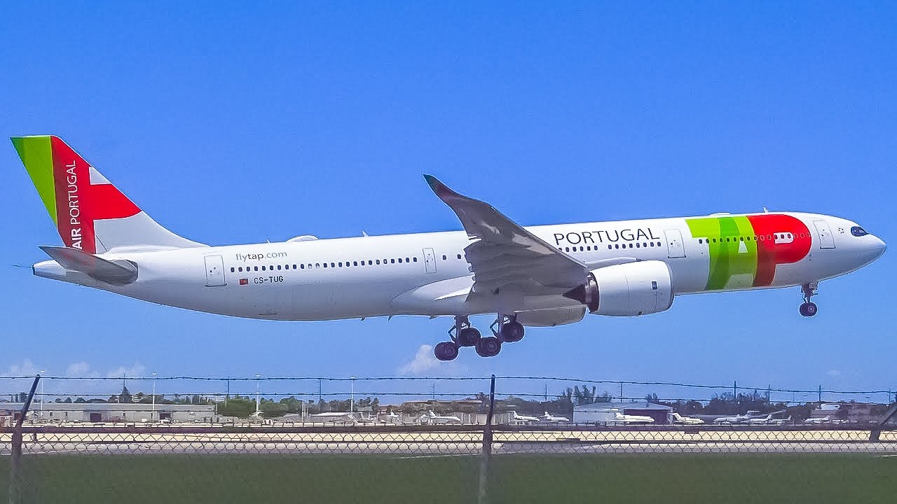 (4K) Afternoon Rush at Miami International Airport