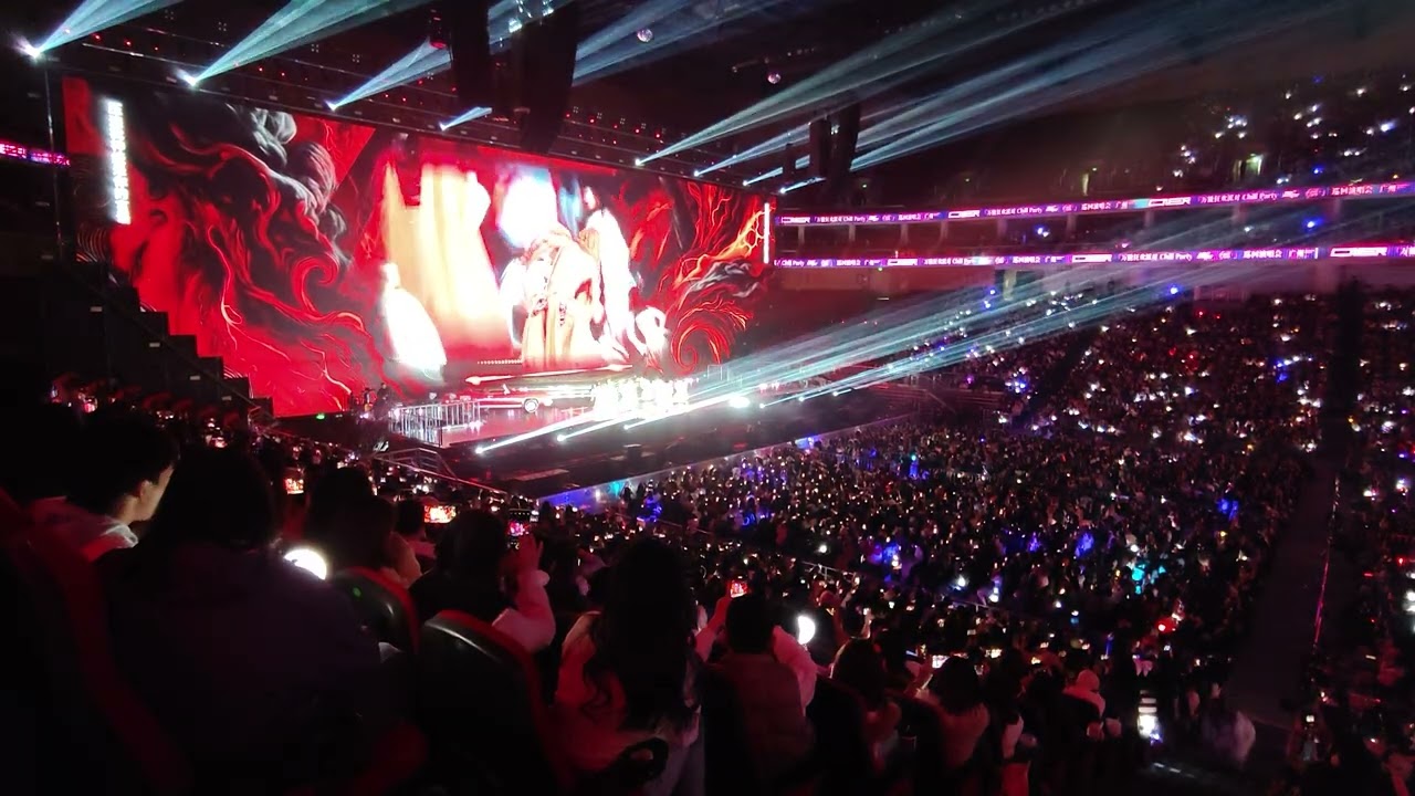 ONER狂欢巡回演唱会广州站大屏(过曝)—岳岳《愉悦》