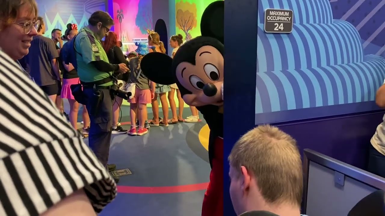 Сэм встречается с Микки, Минни и Гуфи для фотосессий в Epcot @onthatnote