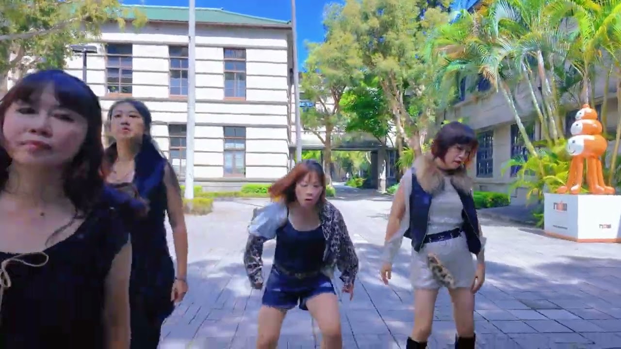 Dirty work 2025/10 {KPOP IN PUBLIC by Super siXtar}