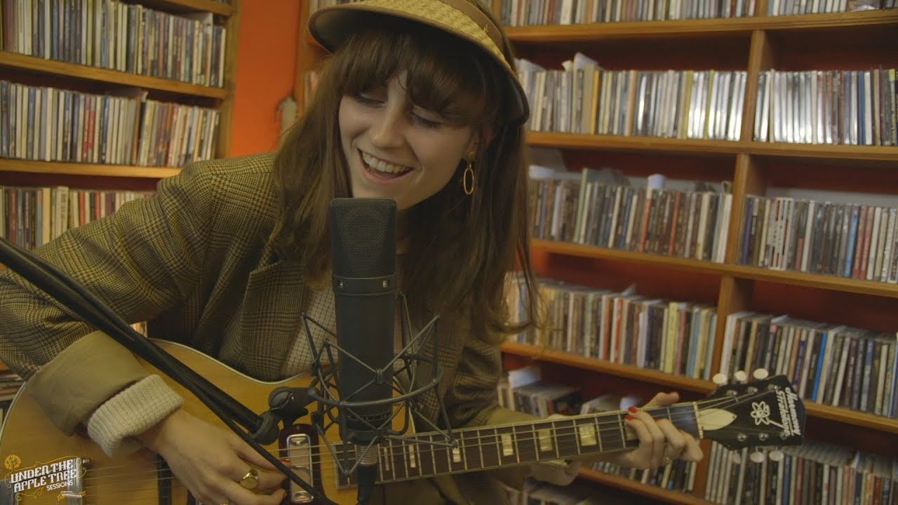 Faye Webster - 'Folsom Prison Blues' (Johnny Cash cover) | UNDER THE APPLE TREE