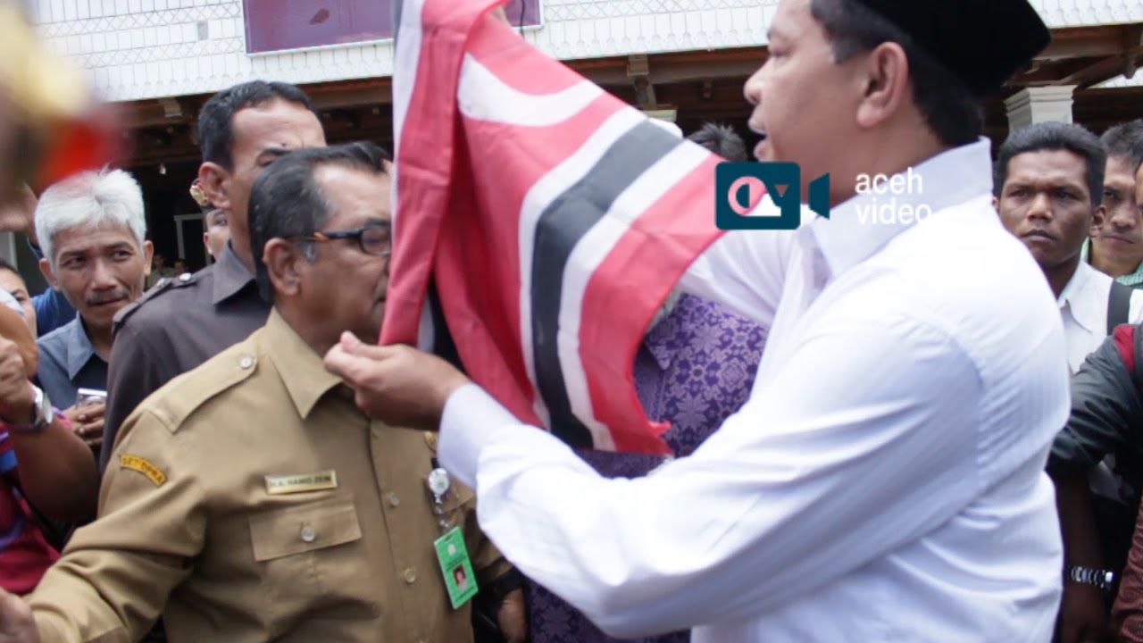 Bendera Bulan Bintang Disematkan ke Wajah Sekwan