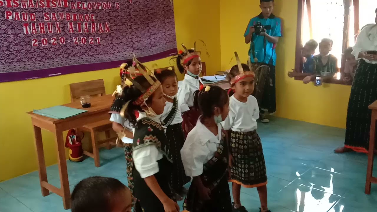 tarian kreasi anak Paud Sambikoe kelurahan Watu Nggene.