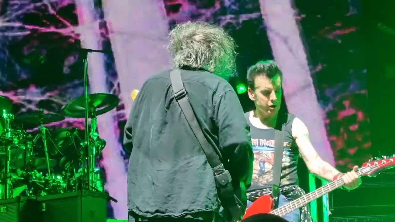 the Cure - A Forest - Bass Solo - Simon Gallup - Berlin, 18.10.2022
