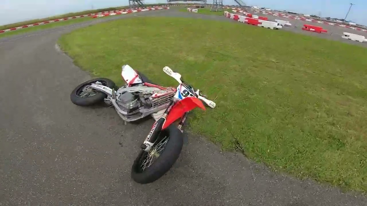 Crf 450 supermoto crashes