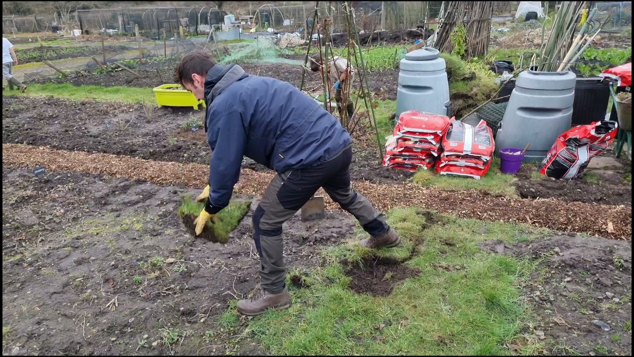 How To Dig Up TURF - The Easy Way - Garden & Allotment