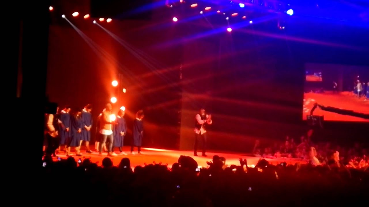 Stan Walker performing Light It Up at Slimefest 2012
